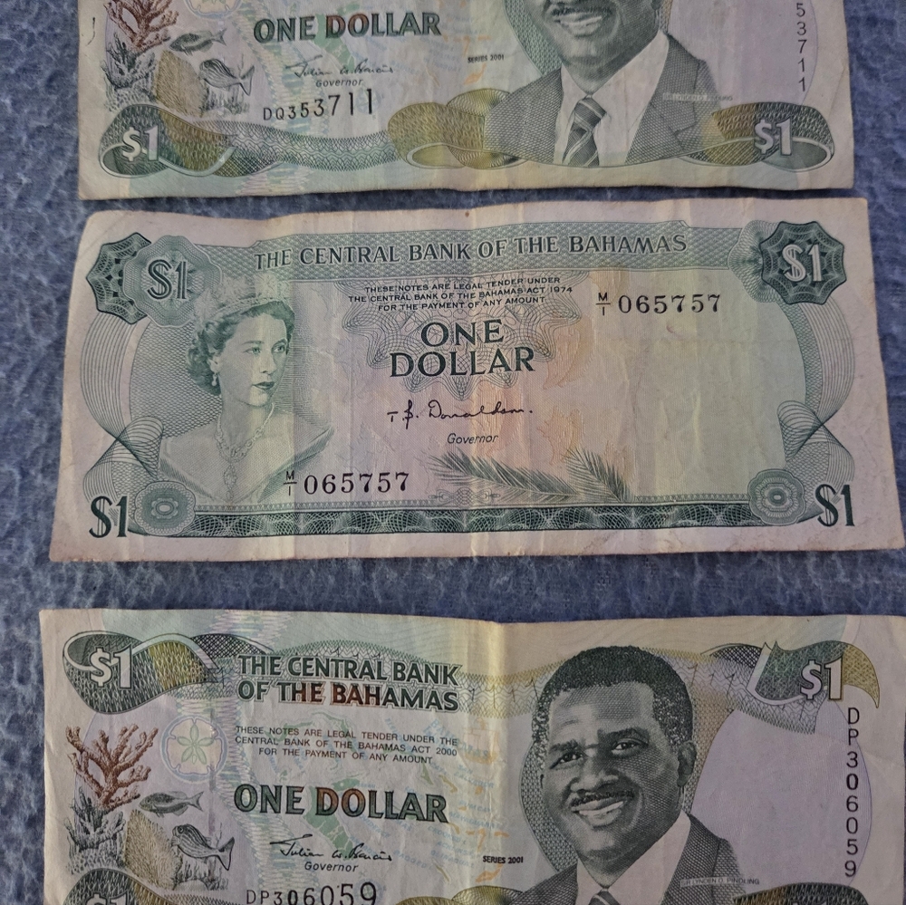 Bahamas One Dollar Banknotes Vintage 3 Notes
